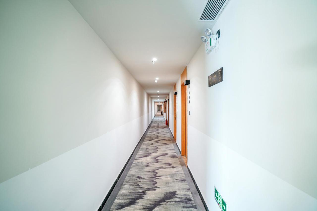 Felice Hotel-Guangzhou Baiyun International Airport Renhe Metro Station Branch Exterior photo