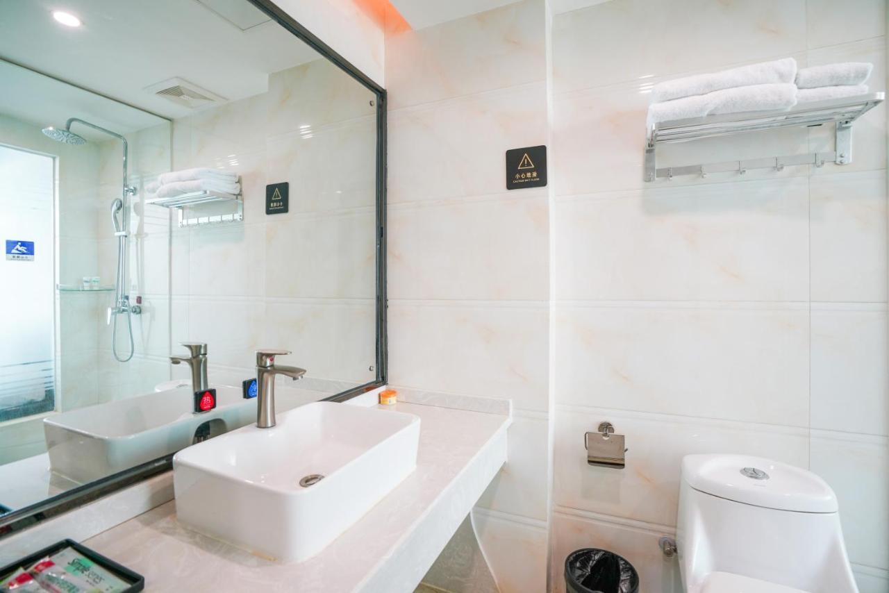 Felice Hotel-Guangzhou Baiyun International Airport Renhe Metro Station Branch Exterior photo