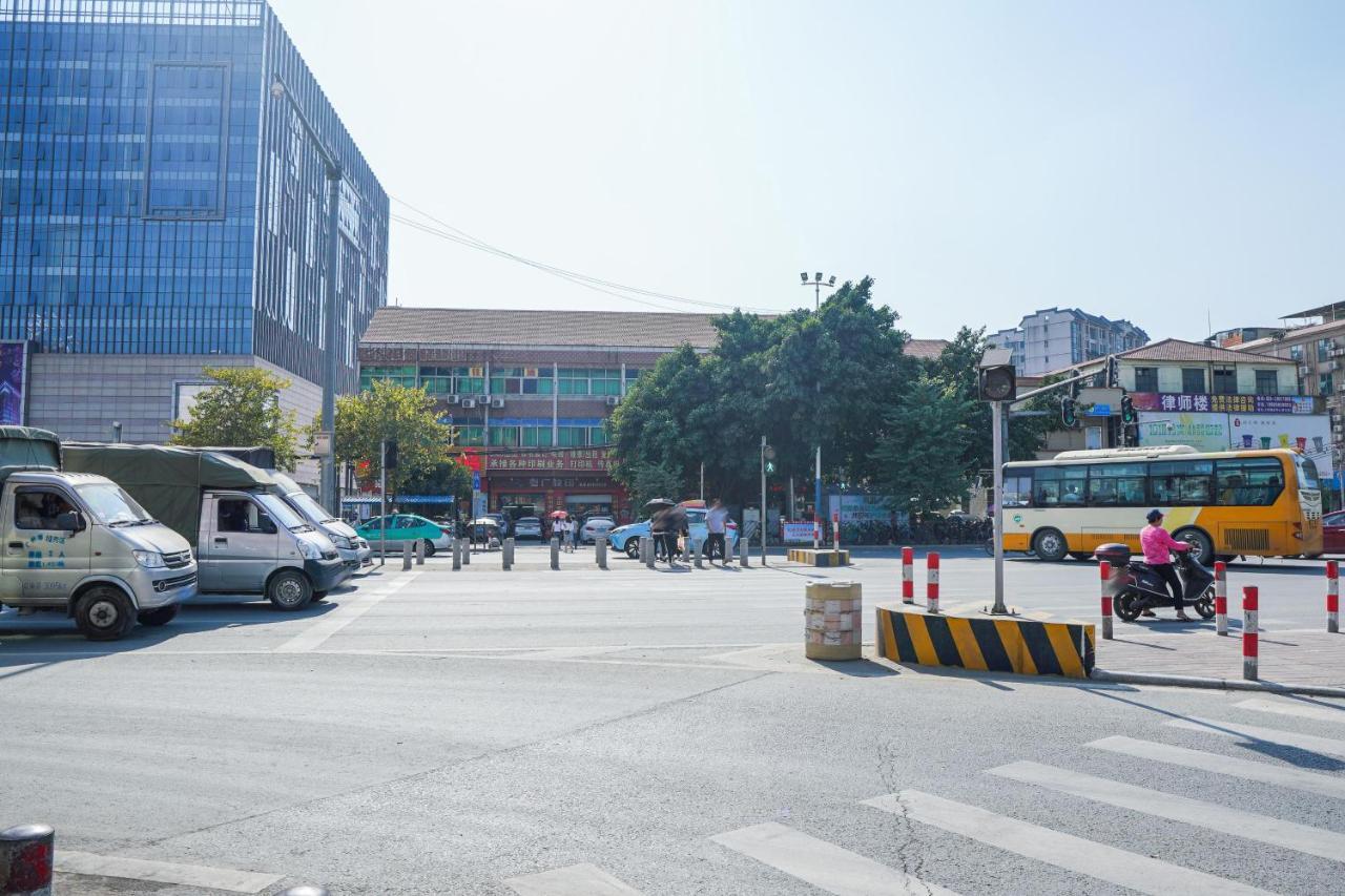 Felice Hotel-Guangzhou Baiyun International Airport Renhe Metro Station Branch Exterior photo